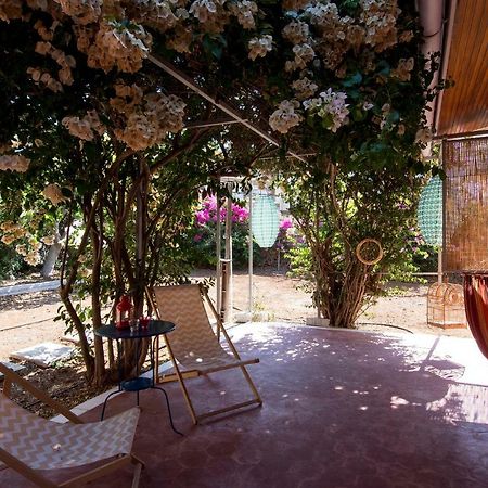 The Boucamviglia Beach House Saronida Eksteriør billede